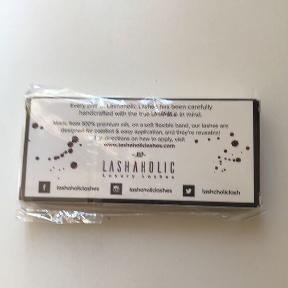 Lashaholic Luxury Lashes in Kiss Me NIB - Picture 2 of 4